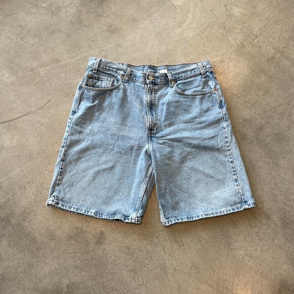 Vintage Men's light wash 550 Levi’s shorts Relaxed Fit Size 40 - Picture 1 of 5